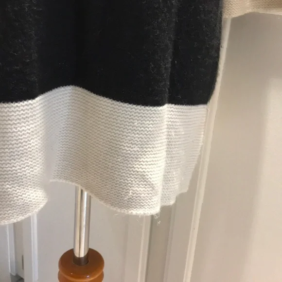 H&M black and cream sweater - Picture 3 of 8